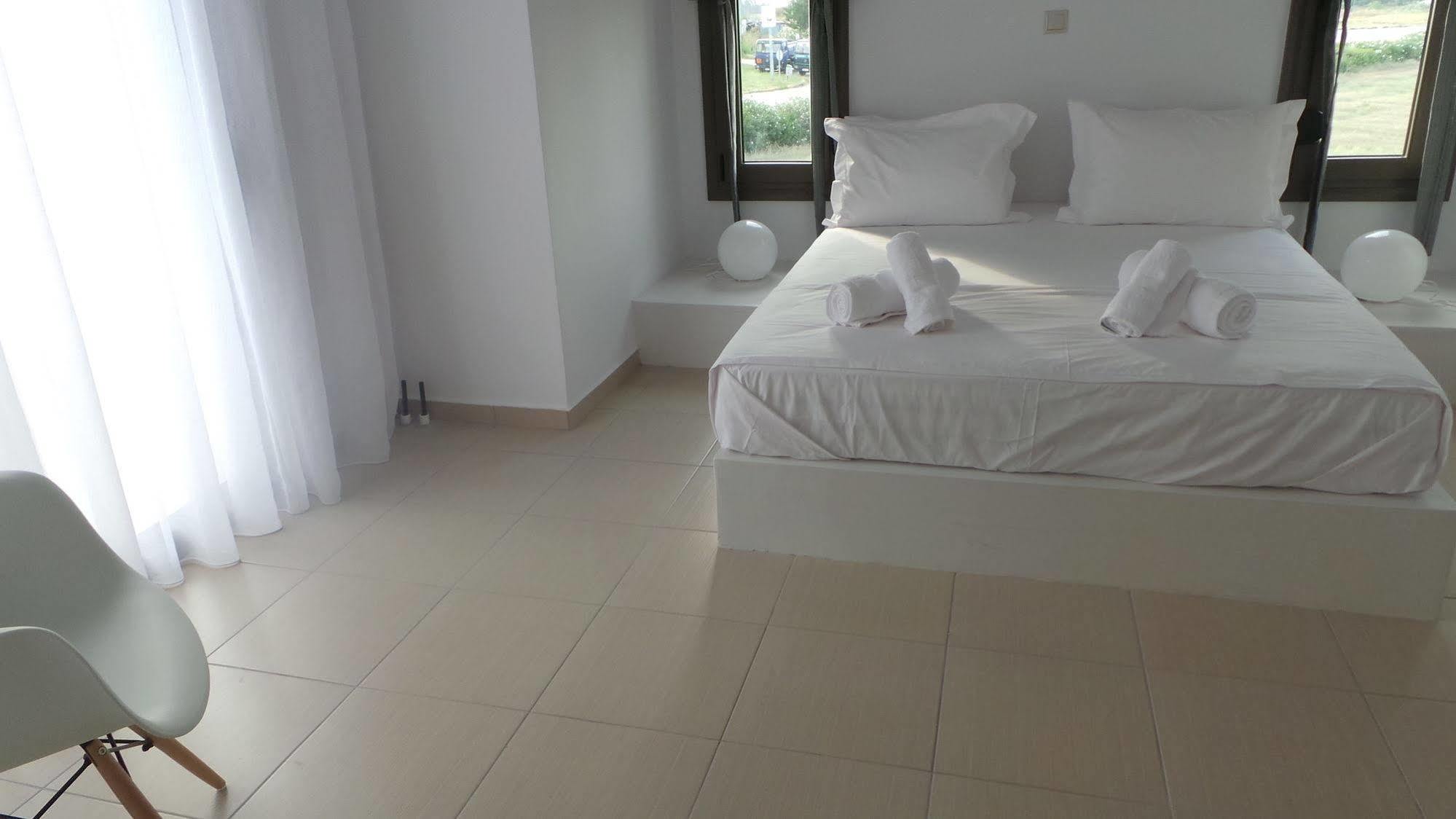Niovi Boutique Apartments อาฟิโตส ภายนอก รูปภาพ