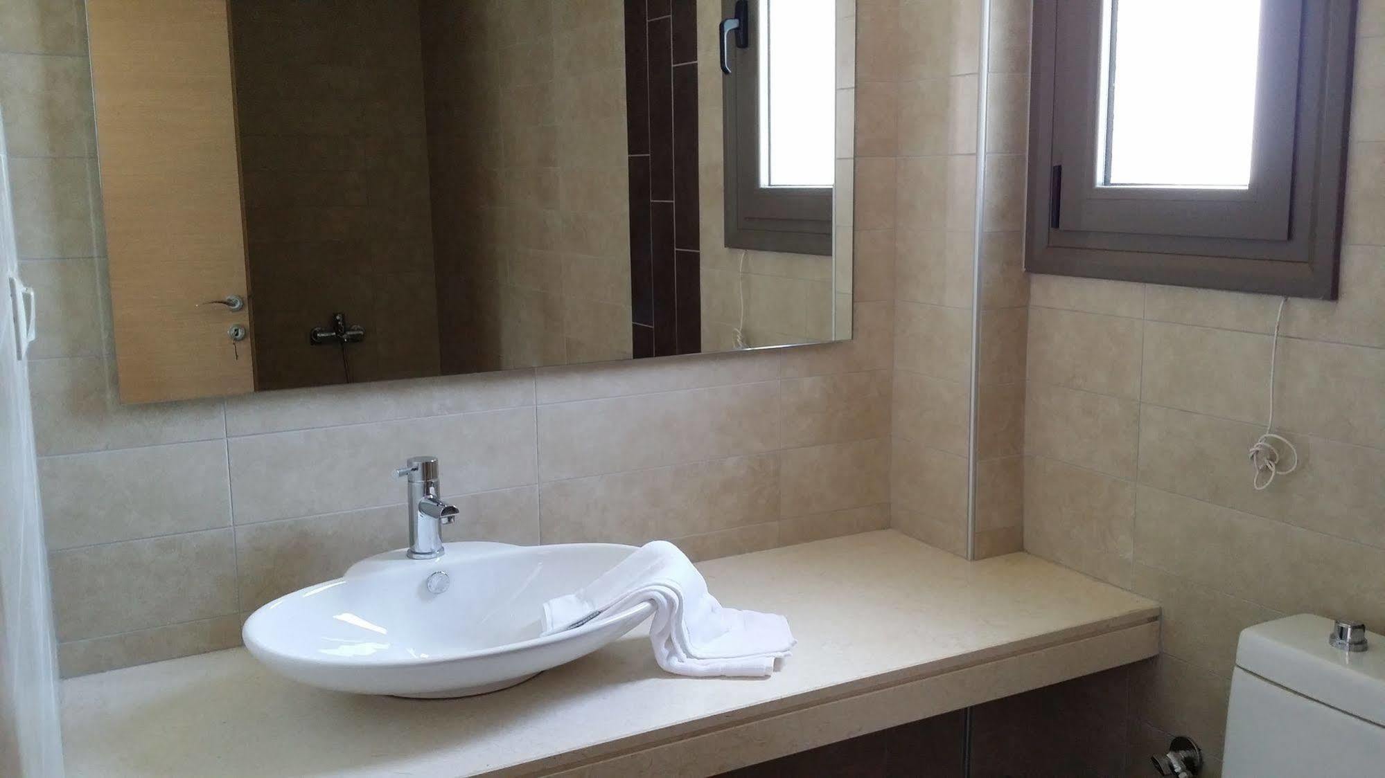 Niovi Boutique Apartments อาฟิโตส ภายนอก รูปภาพ