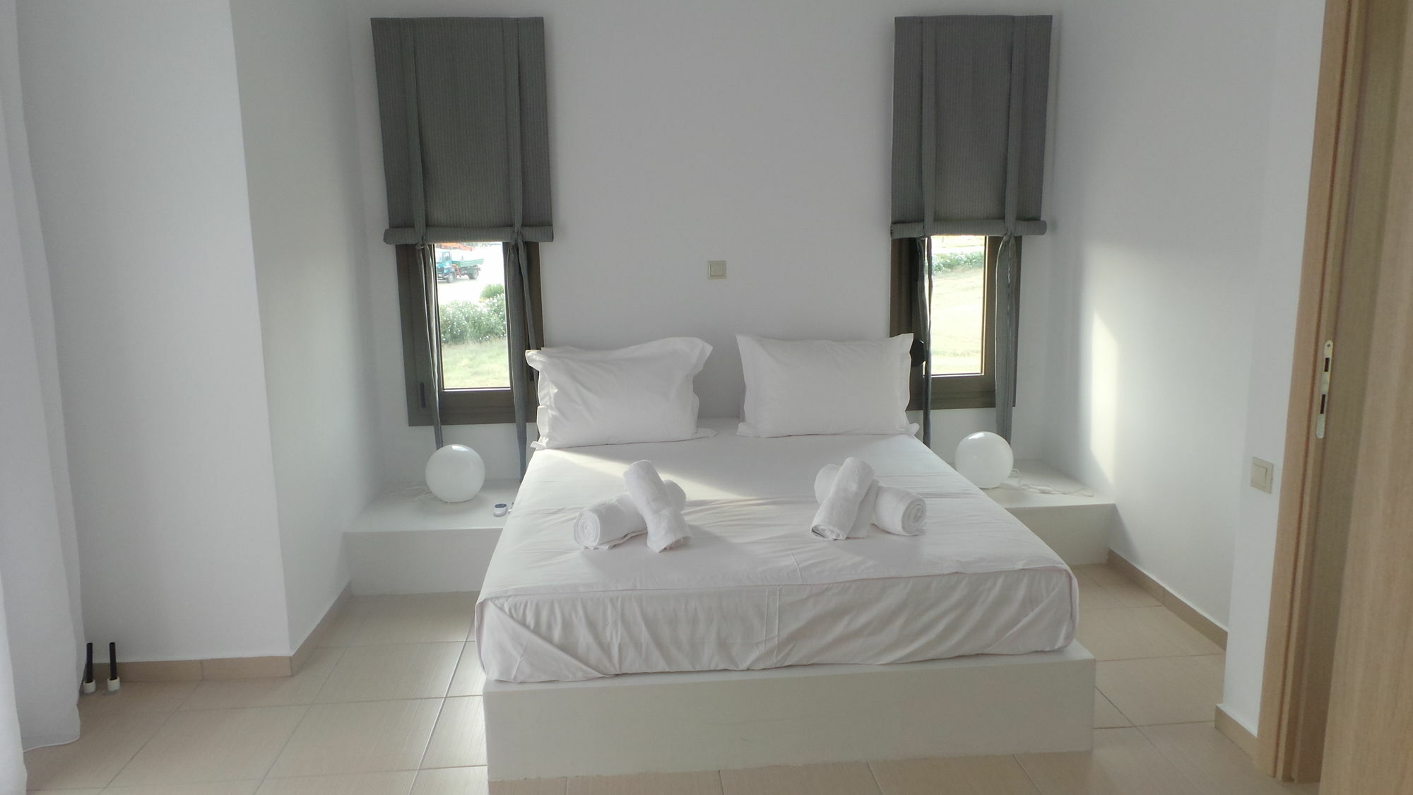 Niovi Boutique Apartments อาฟิโตส ภายนอก รูปภาพ